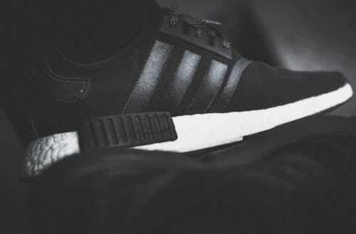 Безкоштовне стокове фото на тему «Adidas, nmd, впритул»