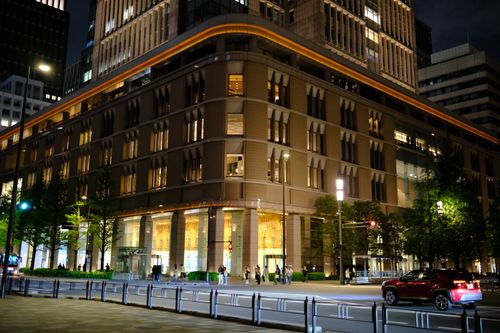 Free Contemporary architecture of Marunouchi at night in Tokyo, Japan, with urban activity. Stock Photo