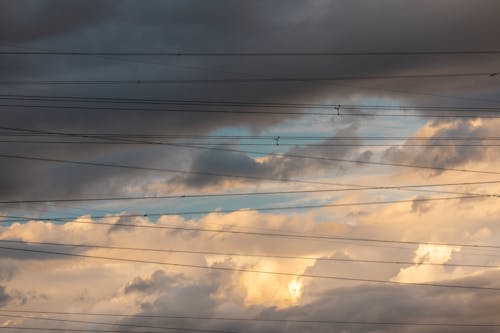 Foto stok gratis awan, garis, kabel