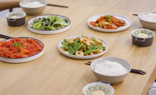 Free Three Bowls of Rice and Four Vegetable Meals on the Table Stock Photo