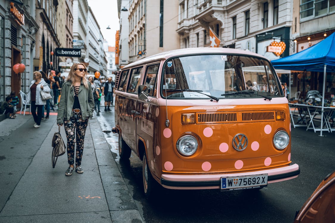 Oranje Volkswagen Van