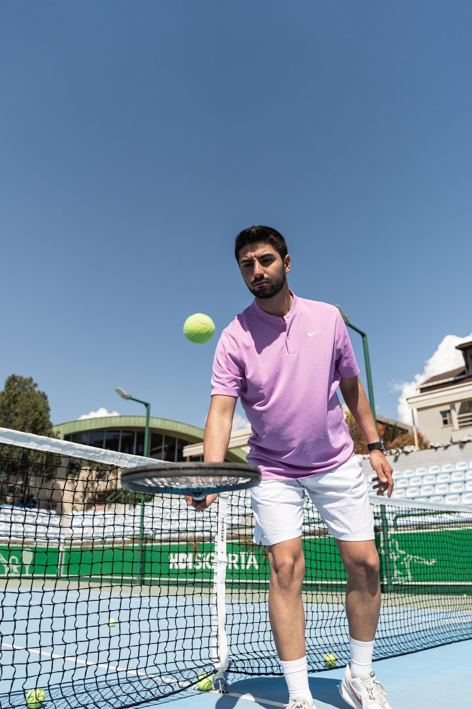 Tennis court atmosphere before a competitive match