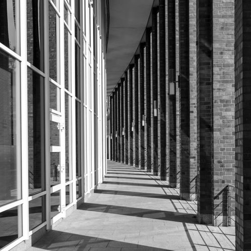 Free A black and white photo of a modern corridor with columns in Hamburg, Germany. Stock Photo