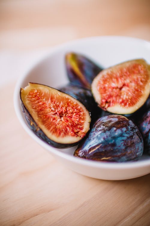 Figs in a bowl on a wooden table