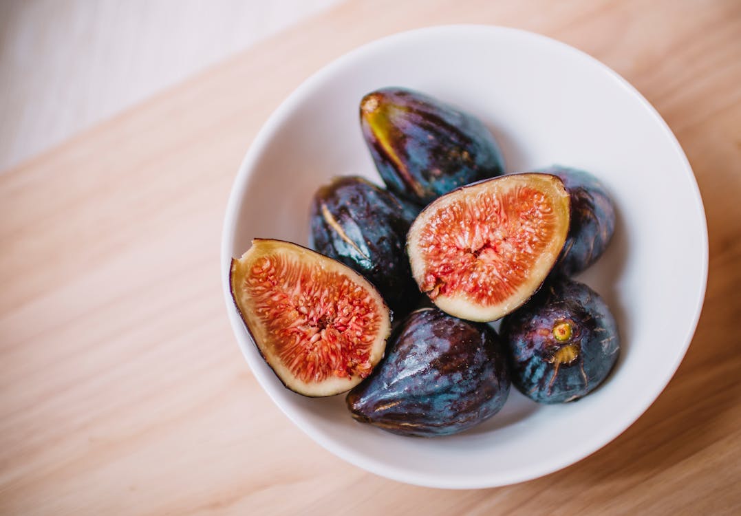 Figs in a bowl on a wooden table