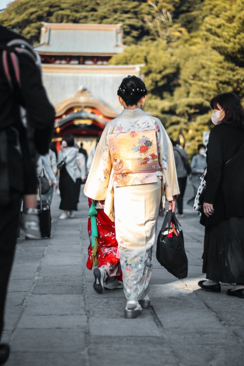 Free A woman in traditional kimono at Tsurugaoka Hachimangu Shrine in Kamakura, Japan. Stock Photo