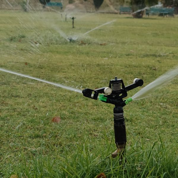 Oscillating Lawn Sprinkler