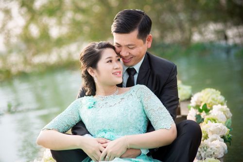 Free A joyful Asian couple enjoying an engagement moment in a beautiful garden. Stock Photo