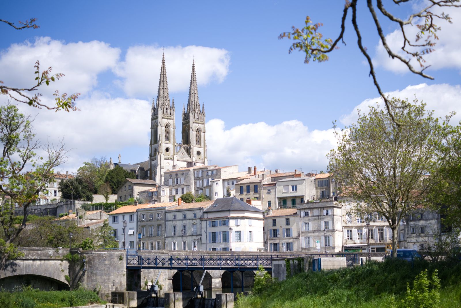 Majestic view of Eglise Notre-Dame's gothic spires above the cityscape of Niort, France