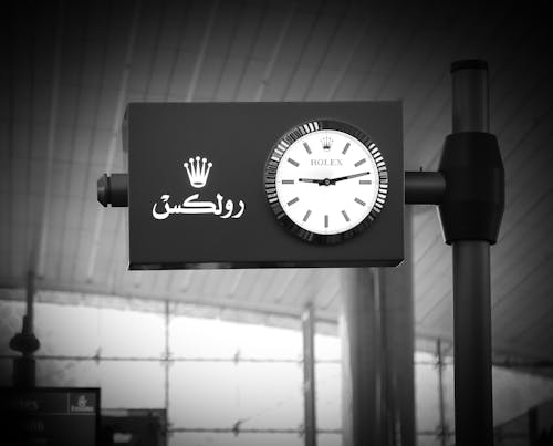 watch in air port 