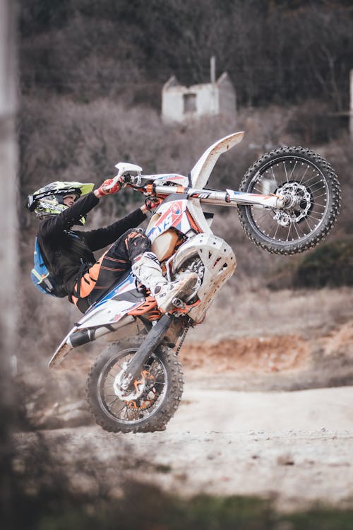 Pessoa Mostrando Corrida De Motocross · Foto profissional gratuita
