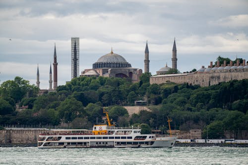 Ayasofya Camii ve Vapur