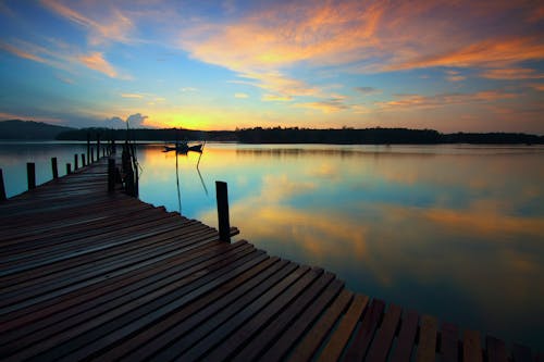 Muelle De Madera Marrón