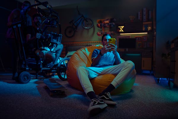 Florence Pugh and Andrew Garfield Film Rated R for Nudity Florence Pugh and Andrew Garfield Film Rated R for Nudity