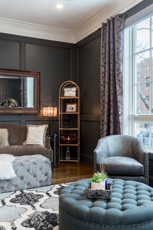 Chaise De Baignoire En Cuir Gris Vacant Dans La Chambre