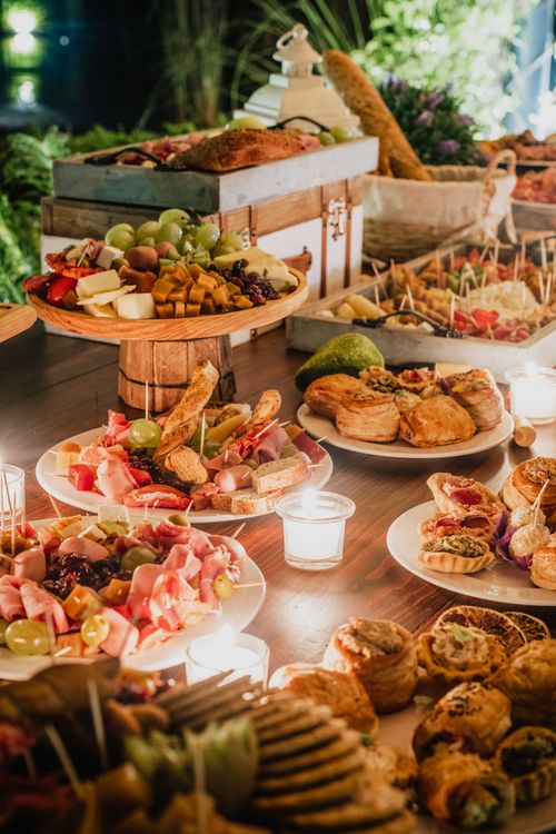 Free An enticing gourmet buffet spread featuring a variety of dishes, perfect for dinner parties. Stock Photo