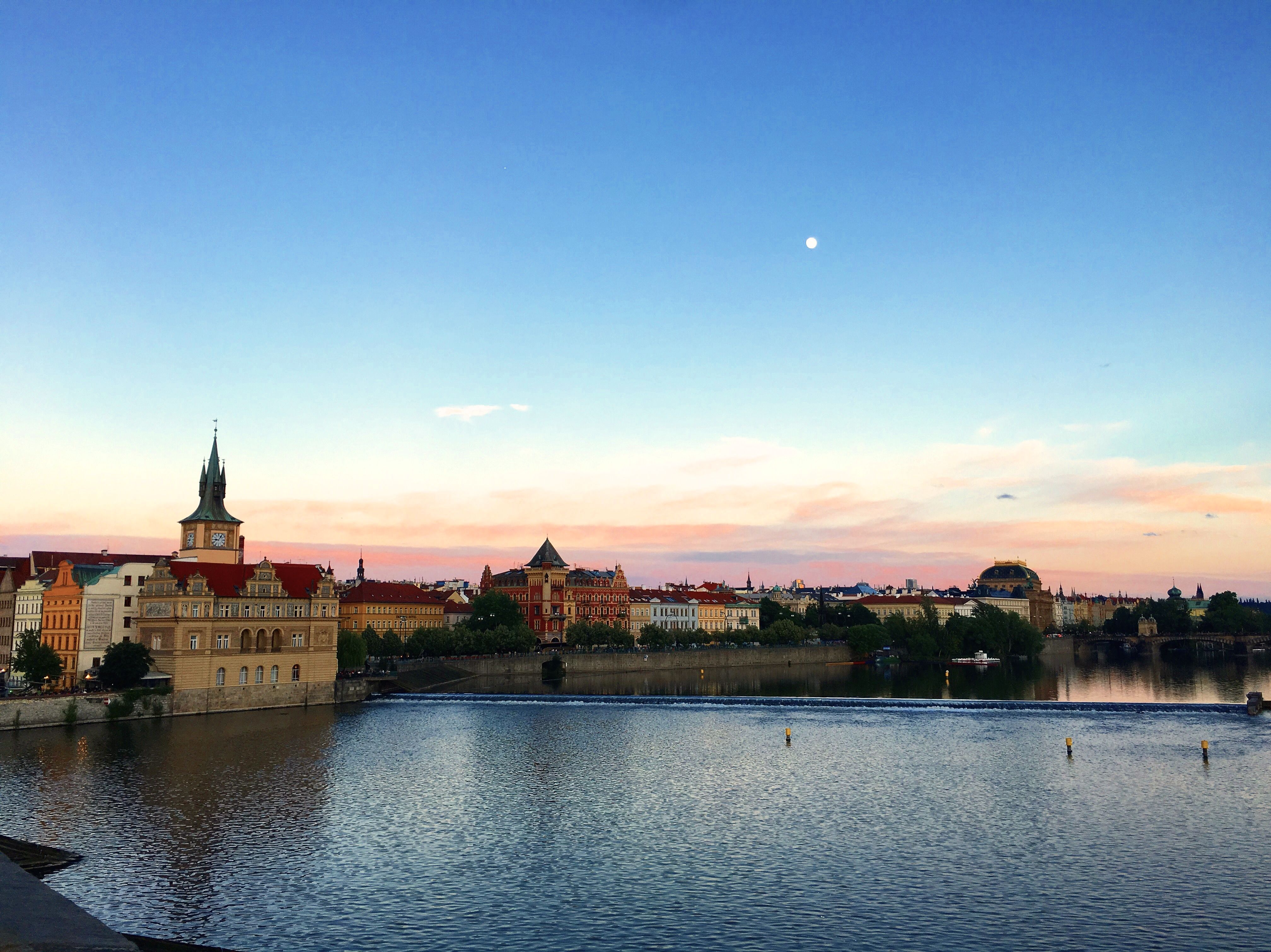 free-stock-photo-of-cloudy-prague