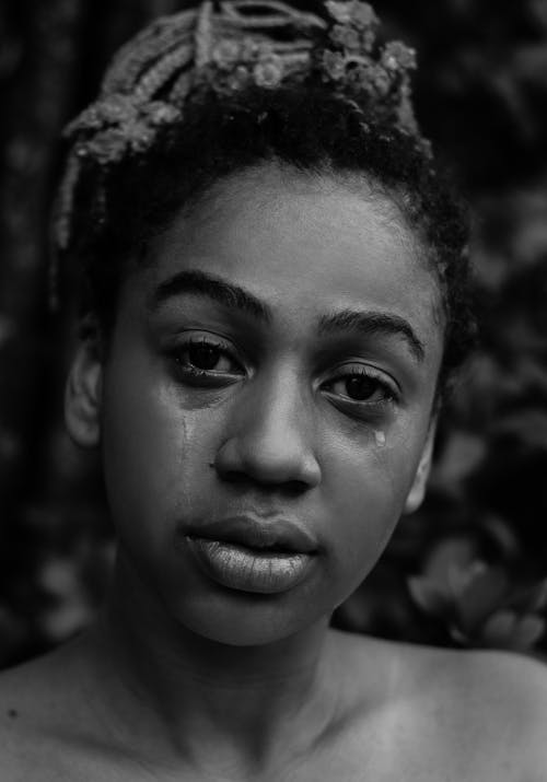 Ağlayan Kızın Tek Renkli Fotoğrafı