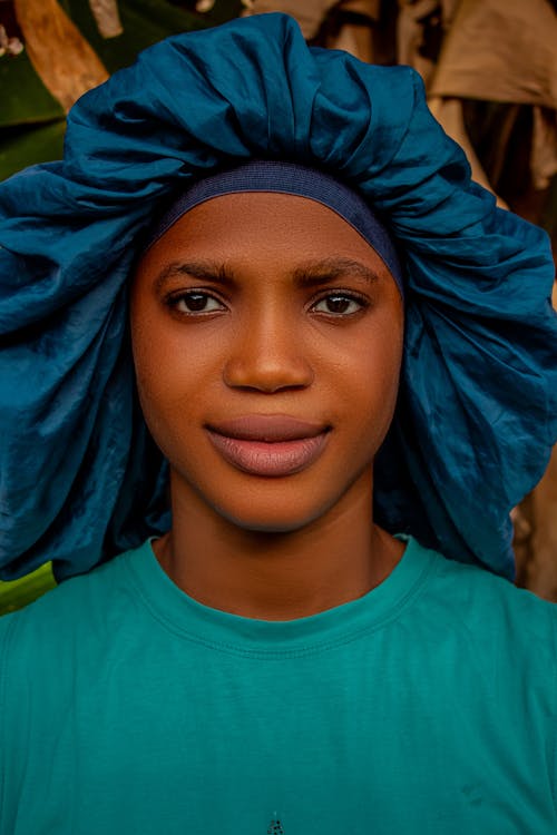 A woman wearing a turban and blue shirt