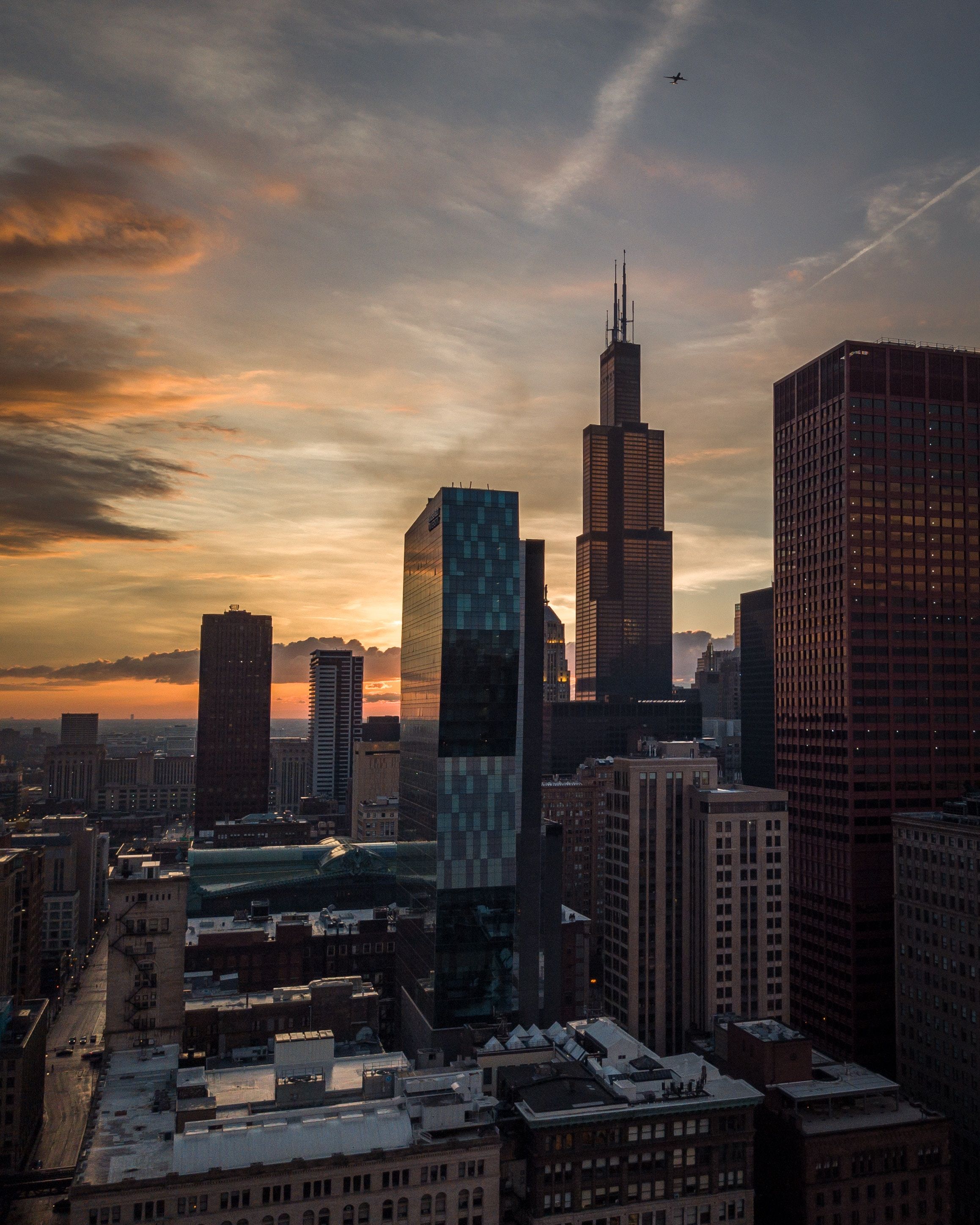 Silhouette of Building during Sunset · Free Stock Photo