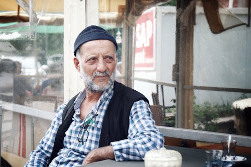 Kostenloses Stock Foto zu bart, draußen, erwachsener