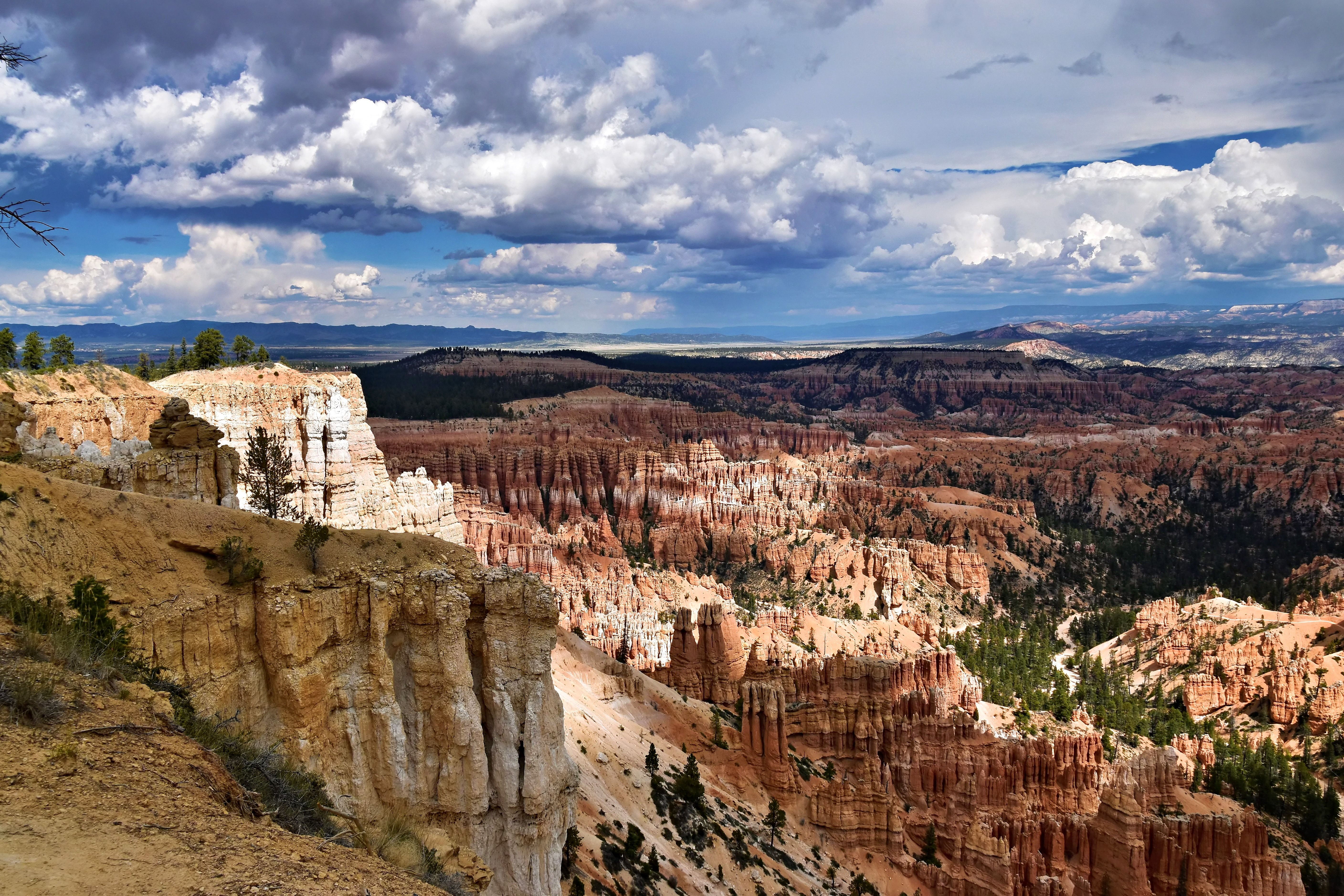 Breathtaking landscape of Bryce Canyon National Park under dramatic clouds.