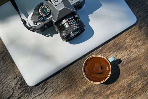 Tasse De Café Devant La Caméra