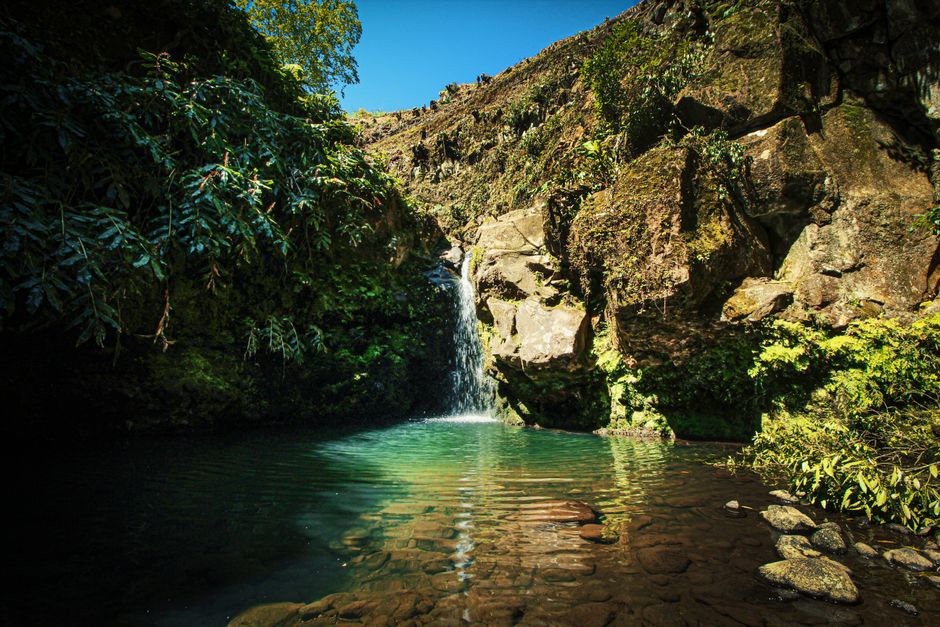 <b>Air Terjun Tersembunyi yang Menyegarkan<b/> <b>Air Terjun Tersembunyi yang Menyegarkan<b/>