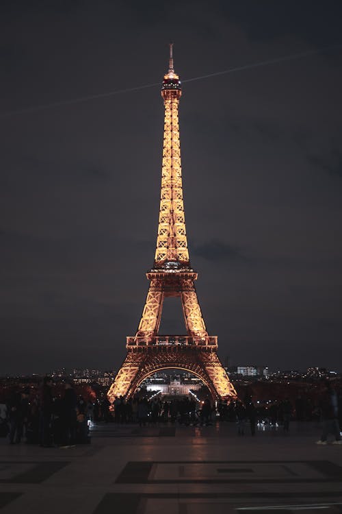Tháp Eiffel Vào Ban đêm