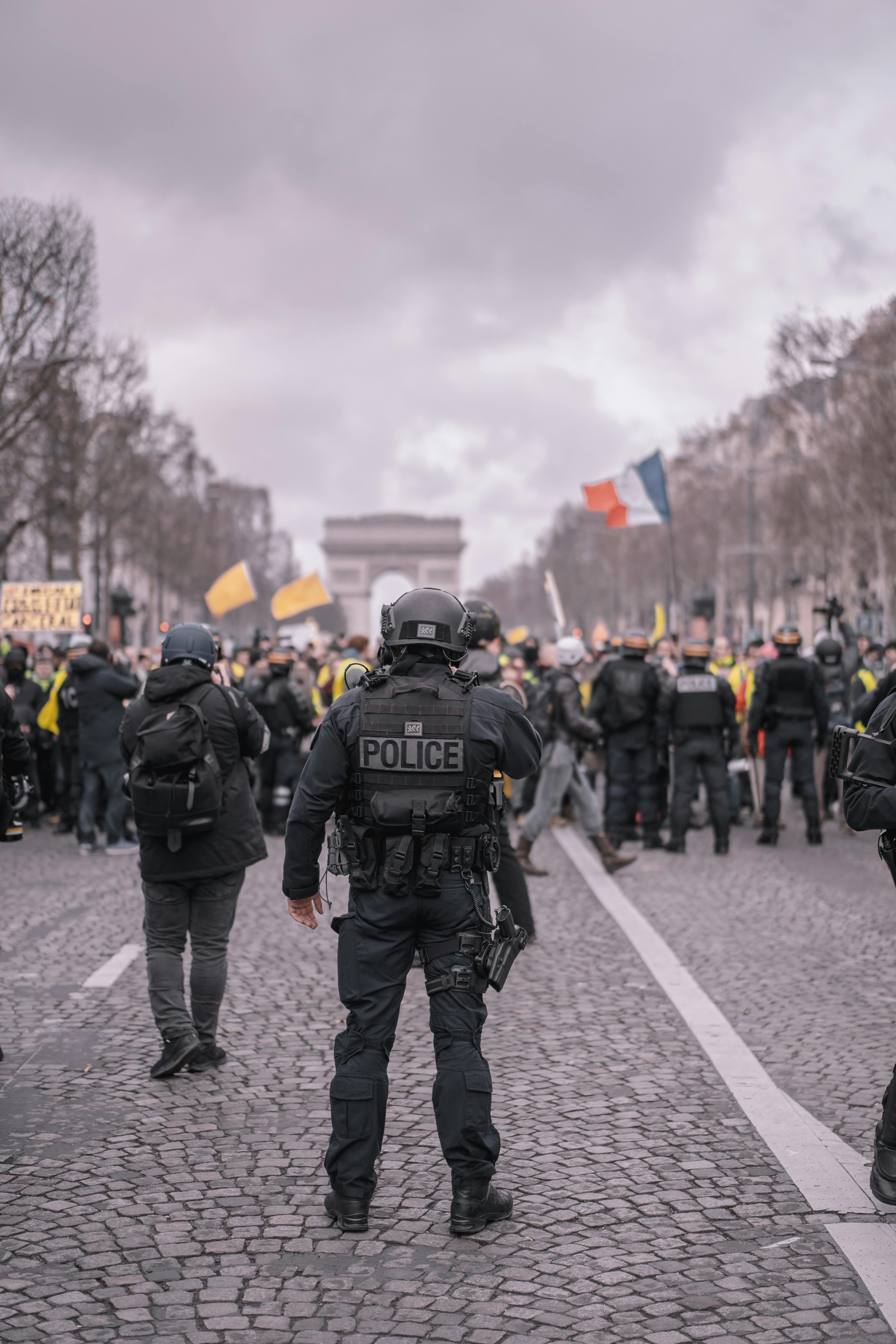 Policier en voiture illustration libre de droit sur