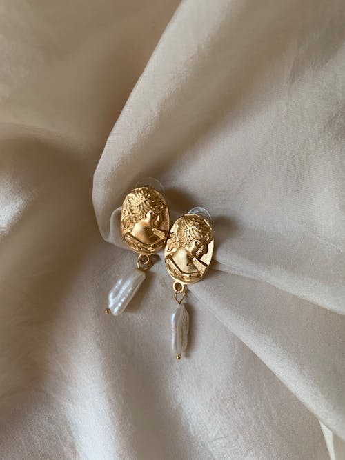Golden earrings with pearls and gold plated