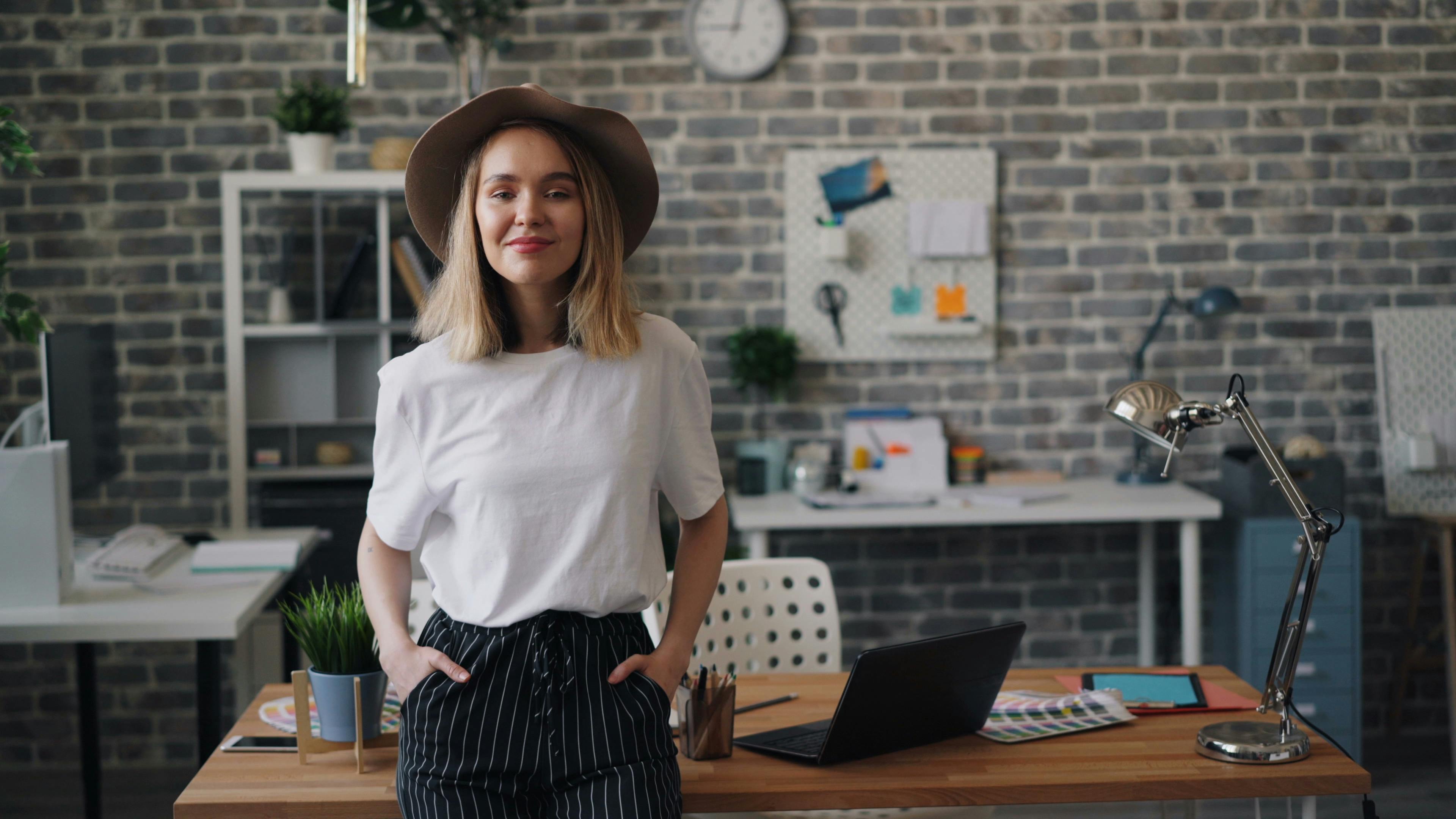6 AI Side Hustle Businesses Anyone Can Start — Photo by Vitaly Gariev on Pexels
