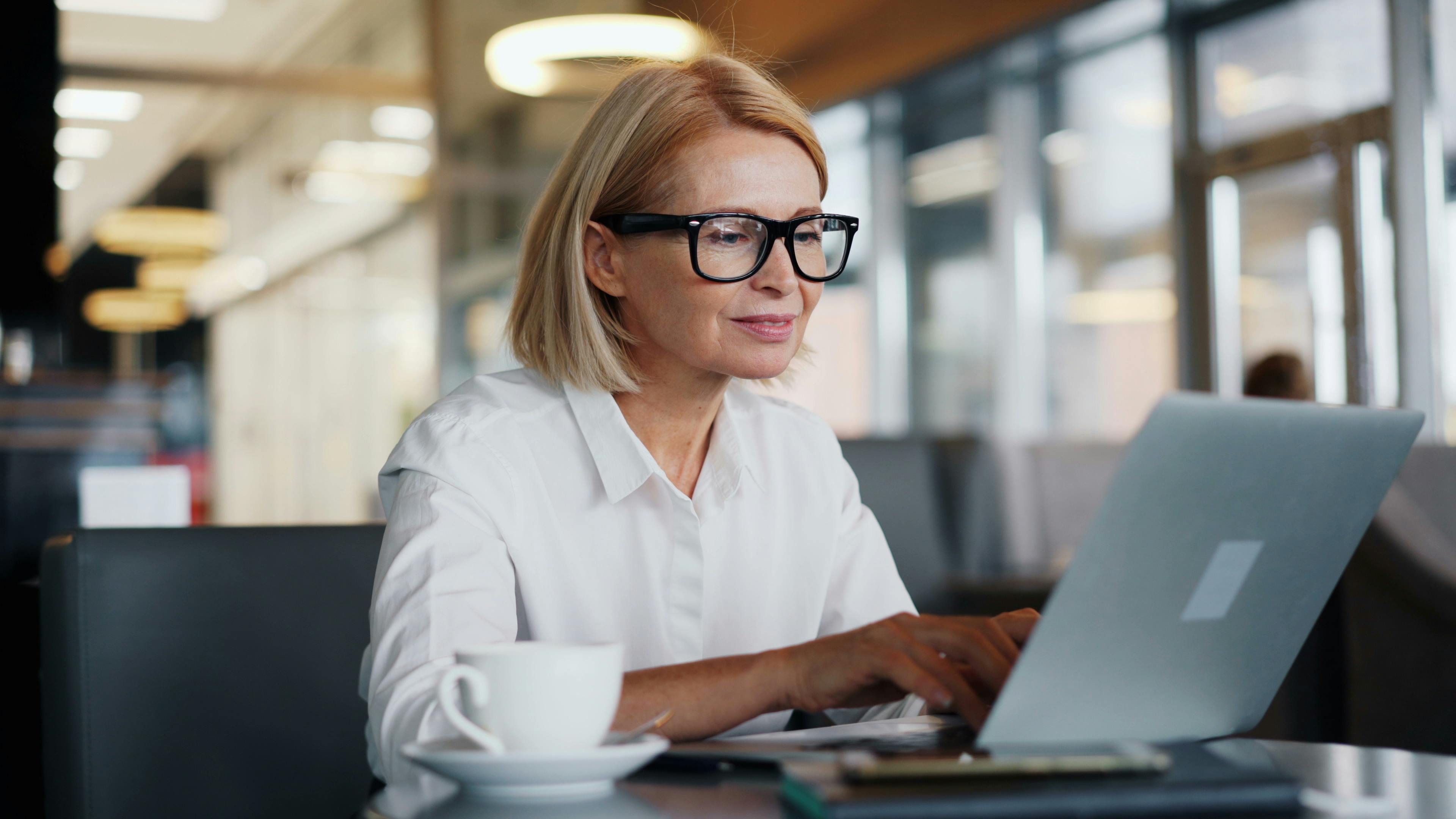 The 10 Best Business Intelligence Certifications Online for 2026 — Photo by Vitaly Gariev on Pexels