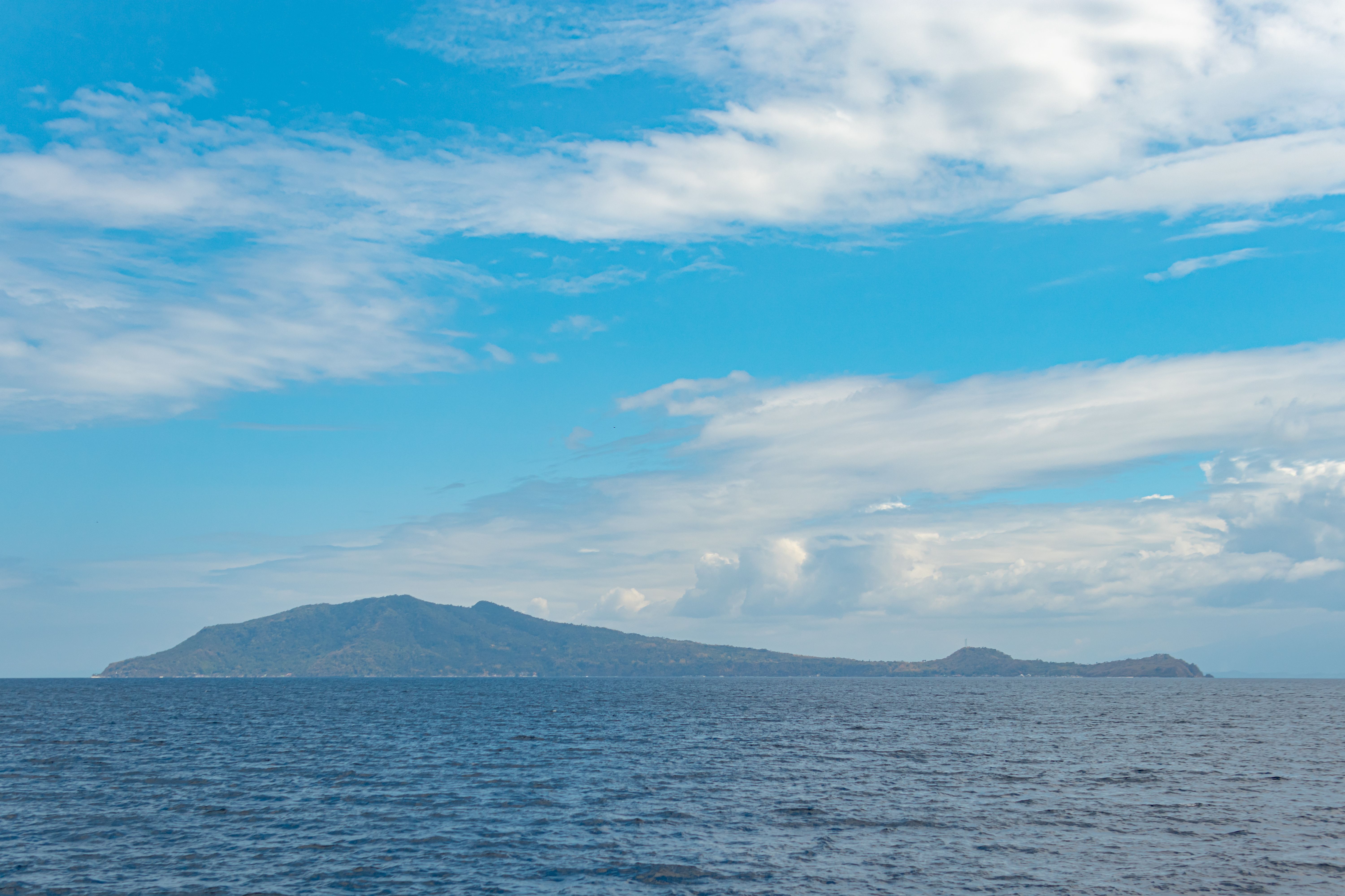 Nearby islands to Nevis