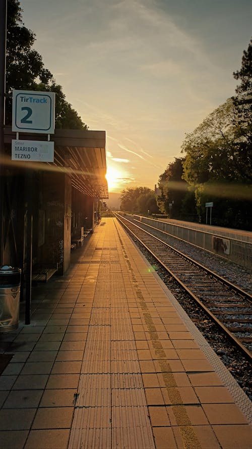 Foto profissional grátis de eslovénia, estação de trem, maribor