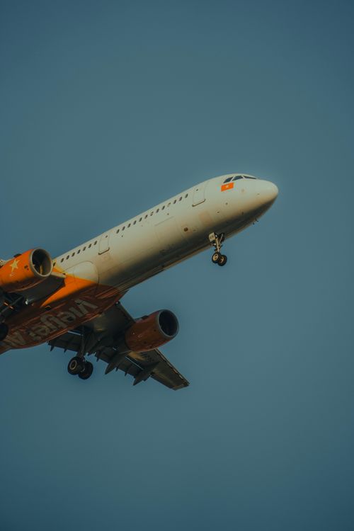 Free A commercial airplane in flight against a clear blue sky, capturing the essence of travel and aviation. Stock Photo