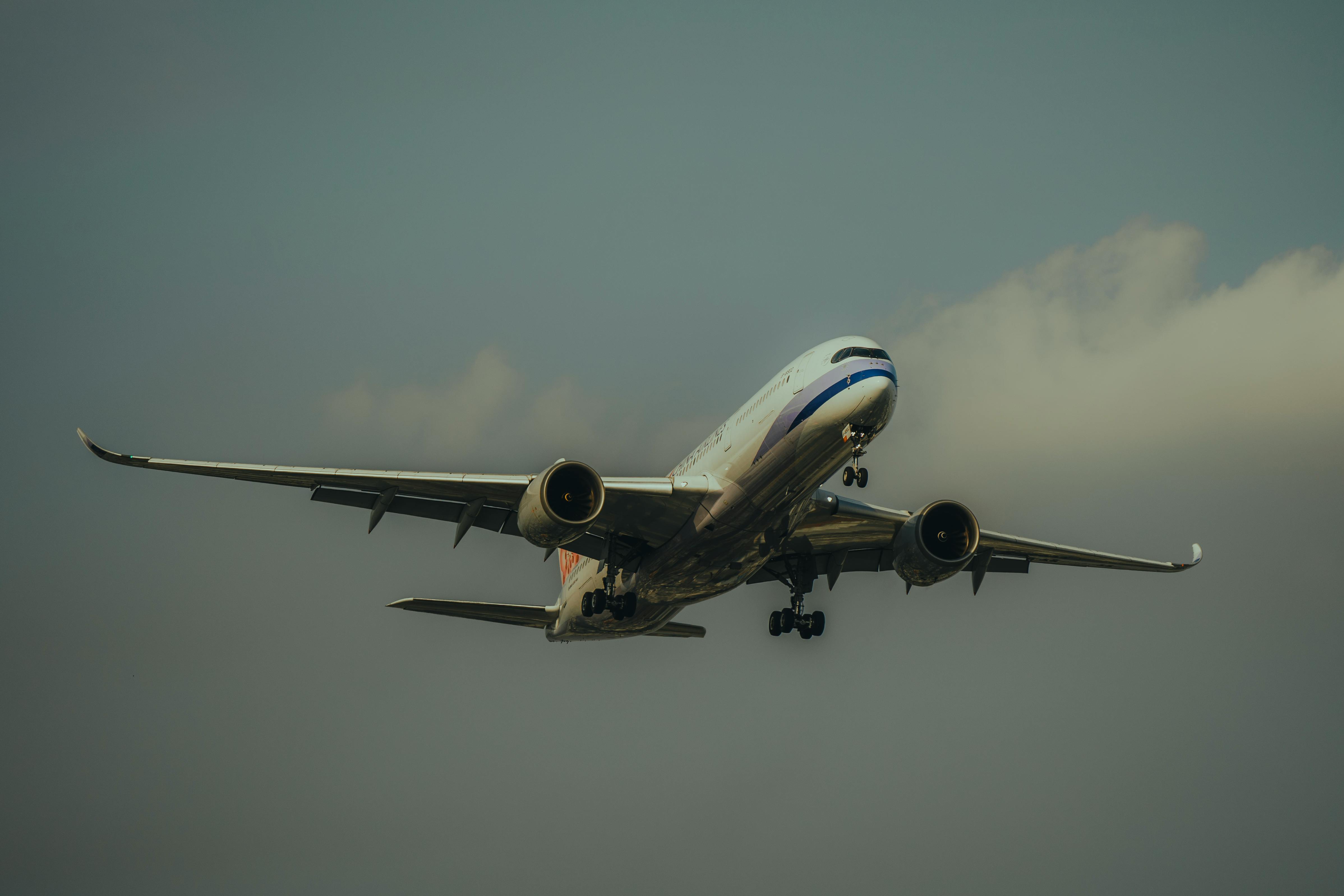 How Many Miles for a Free Flight, Broken Down by Airline — Photo by Văn Nguyễn Hoàng on Pexels