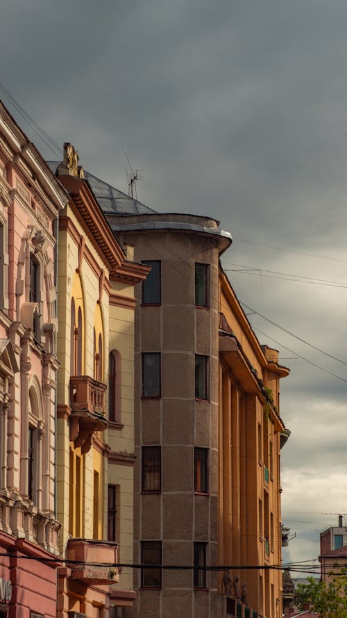 Gratis lagerfoto af foråret kommer, grå himmel, historisk arkitektur