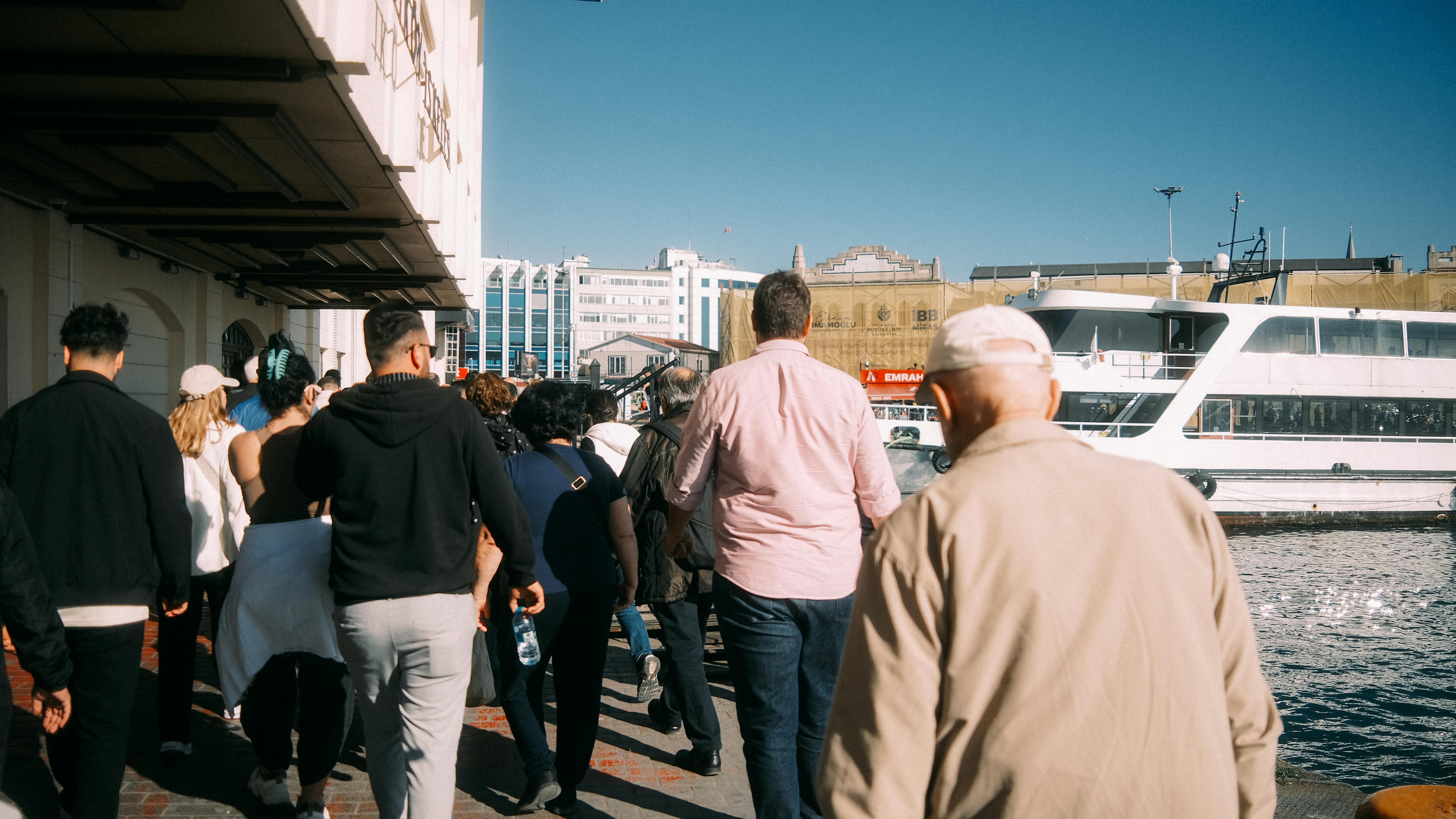 general travel group melbourne office — Photo by Sami TÜRK on Pexels