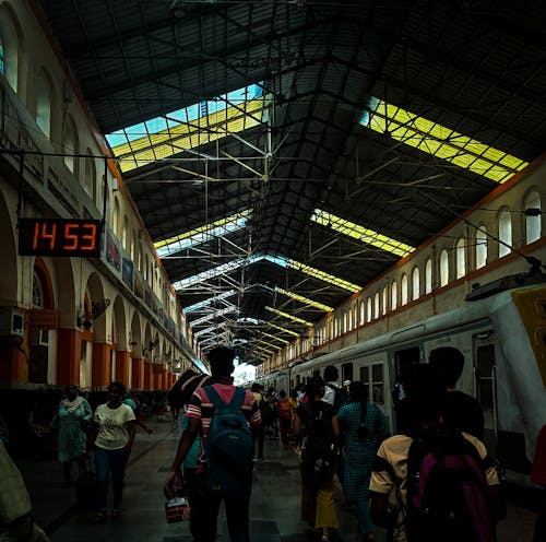 Foto profissional grátis de cheio, empregado de escritório, estação ferroviária