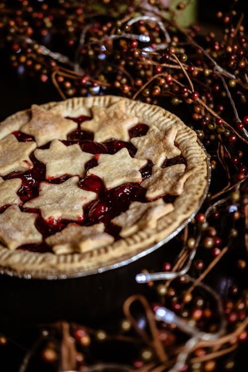 Pastel De Cereza Con Estrellas En La Parte Superior