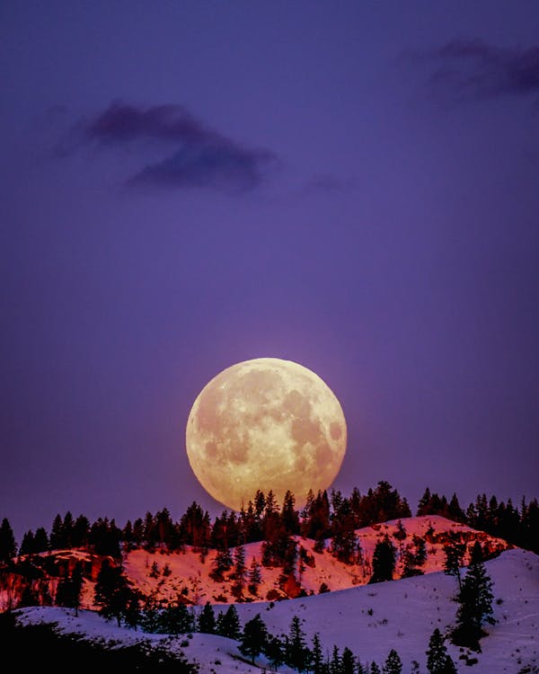 Free Super Moon over Snowcapped Mountain Stock Photo