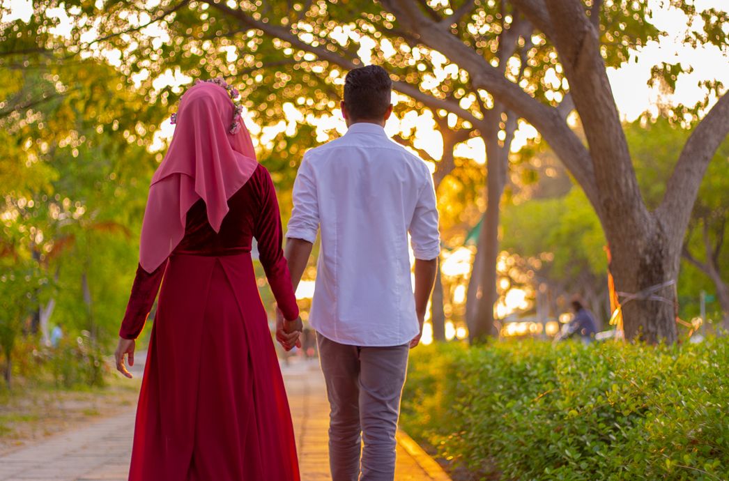 Online dating: starting a conversation on a niche platform