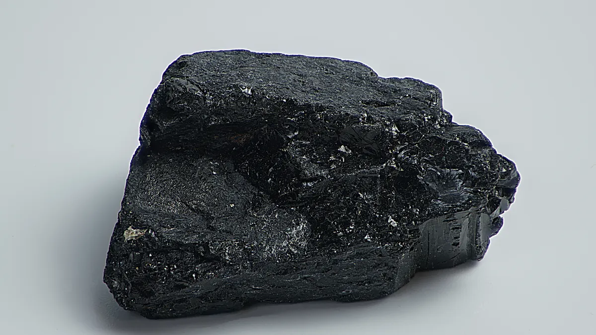 Propriétés, Bienfaits et Vertus de la Tourmaline Noire en Lithothérapie