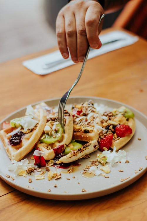 Ilmainen kuvapankkikuva tunnisteilla cuisine, haarukka, kädet ihmisen kädet