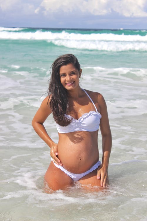 Kostnadsfria Kostnadsfri bild av bikini, gravid, hav Stock foto