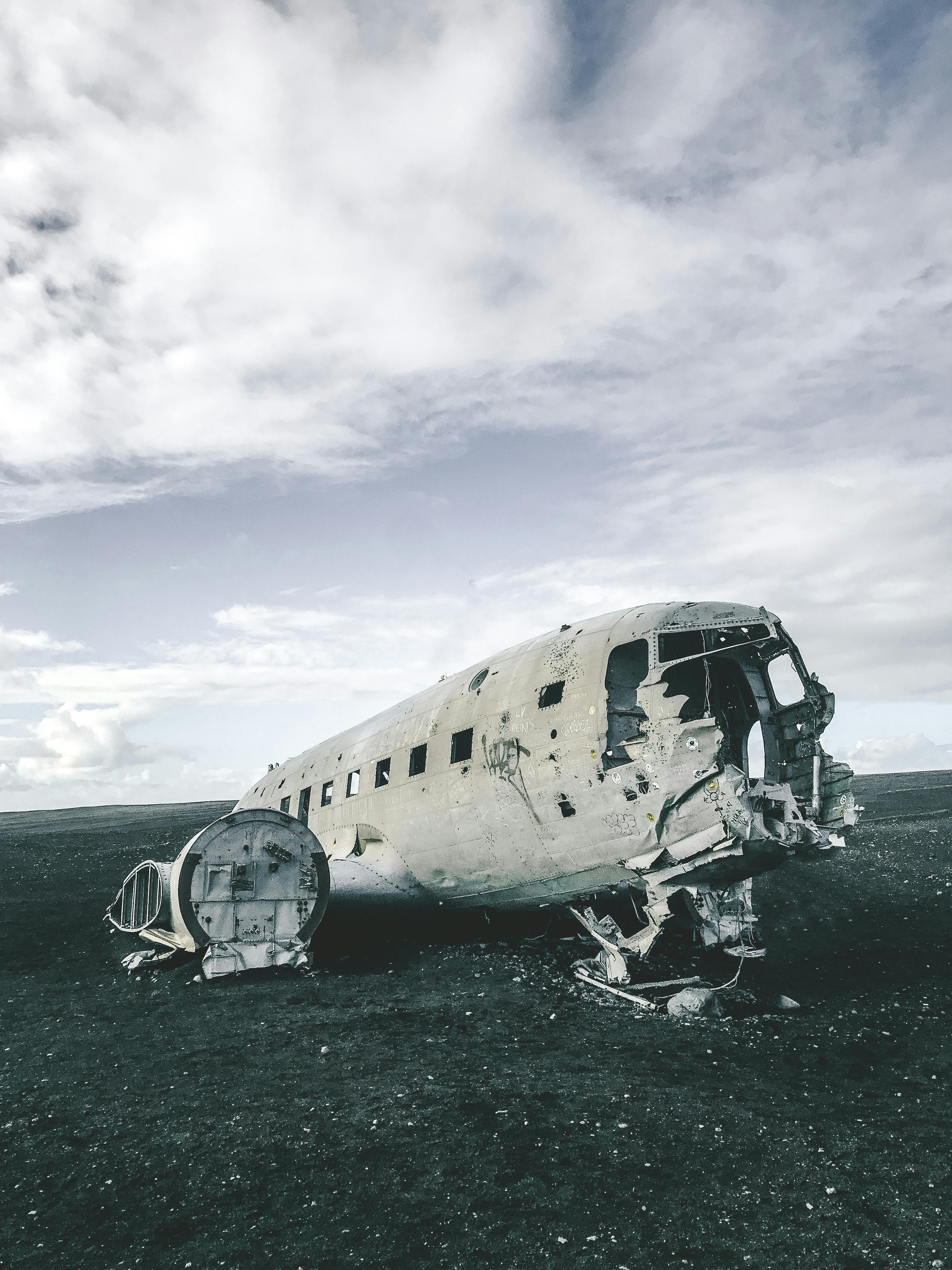 Broken Airplane · Free Stock Photo