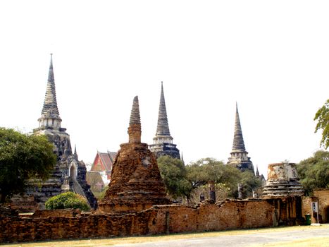 Historic temple ruins with stupas in Ayutthaya, Thailand, showcasing ancient architecture.