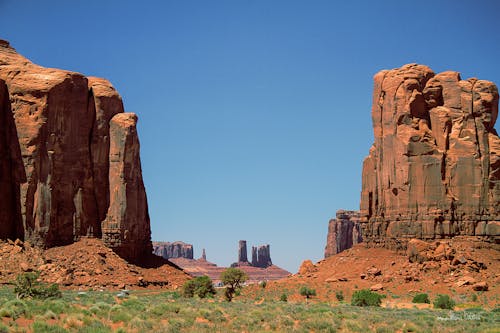 Deux Formations Rocheuses Sur Le Désert