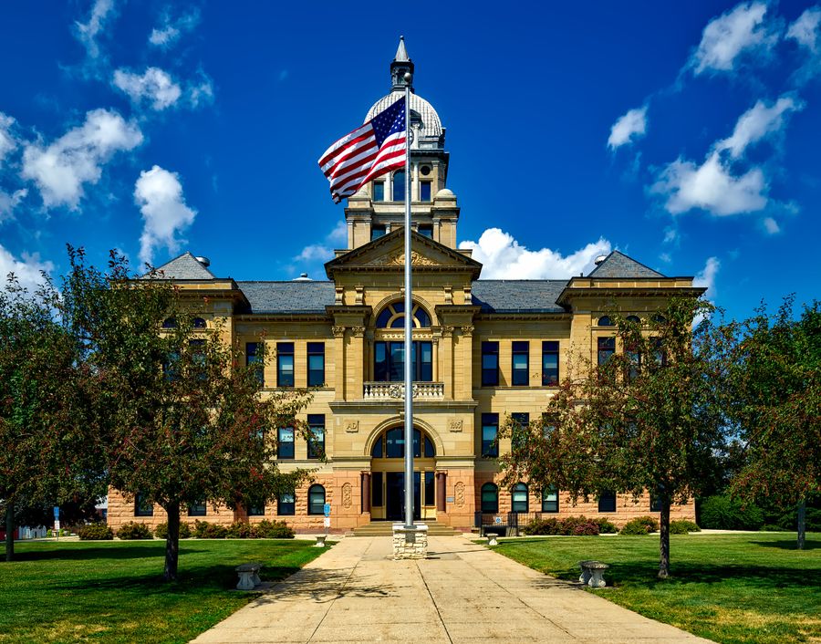 County courthouse, divorce timing and property division in Missouri and Kansas
